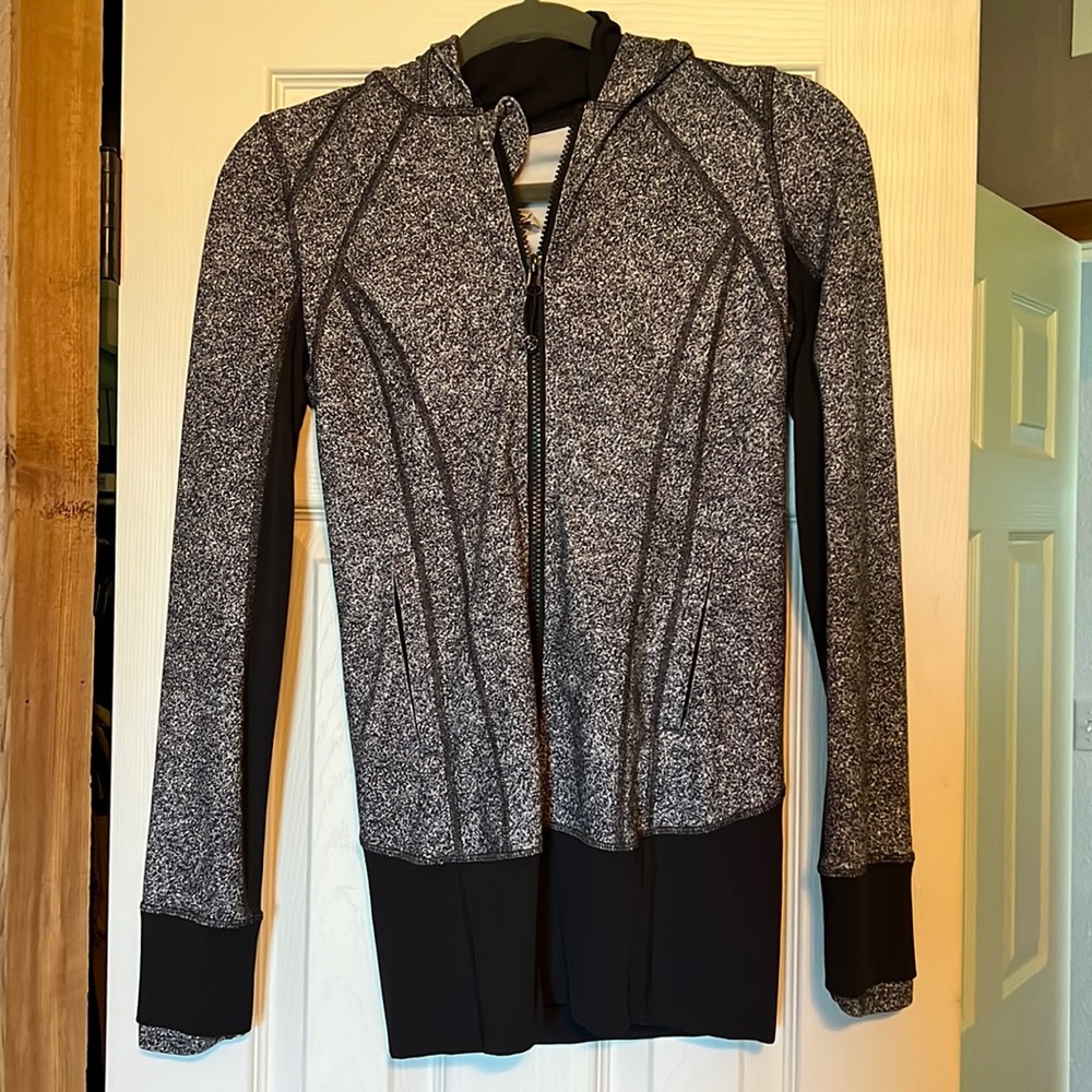 Lululemon jacket size 4
